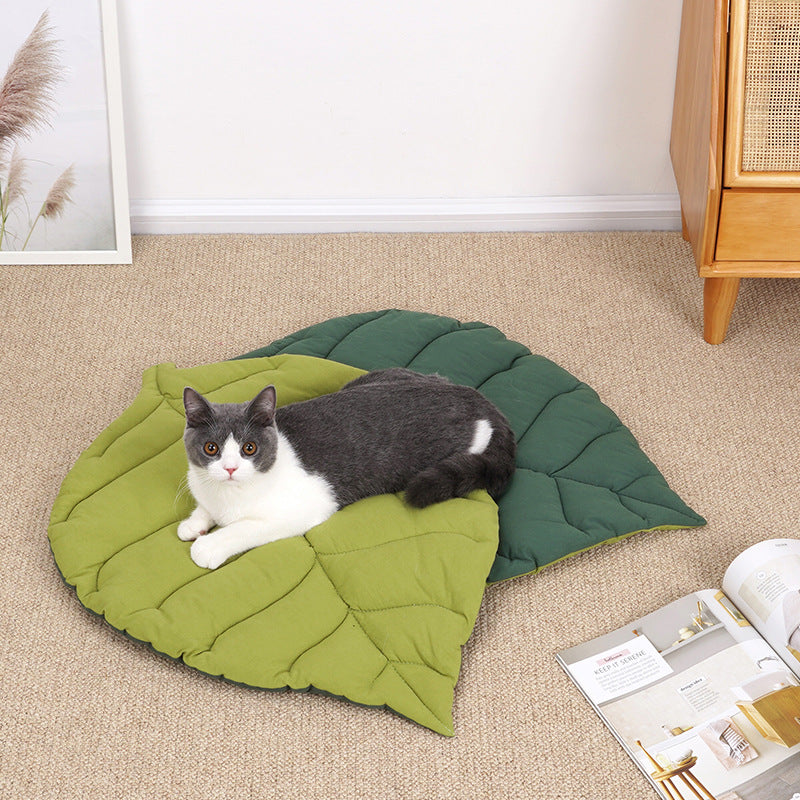 Premium Leaf-Shaped Pet Mat | Reversible Cotton Lounge Bed & Couch Throw