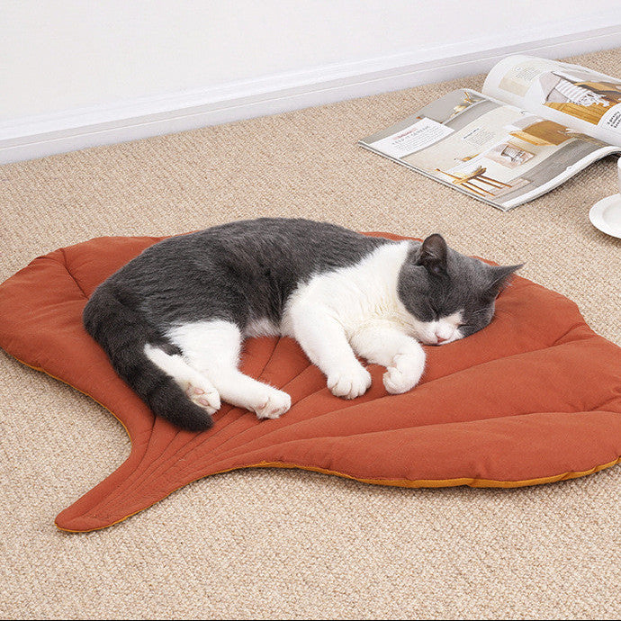 Premium Leaf-Shaped Pet Mat | Reversible Cotton Lounge Bed & Couch Throw